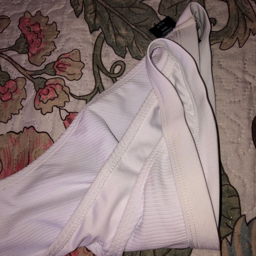 (Bundle only) Ribbed Bikini bottom - Picture 4 of 5